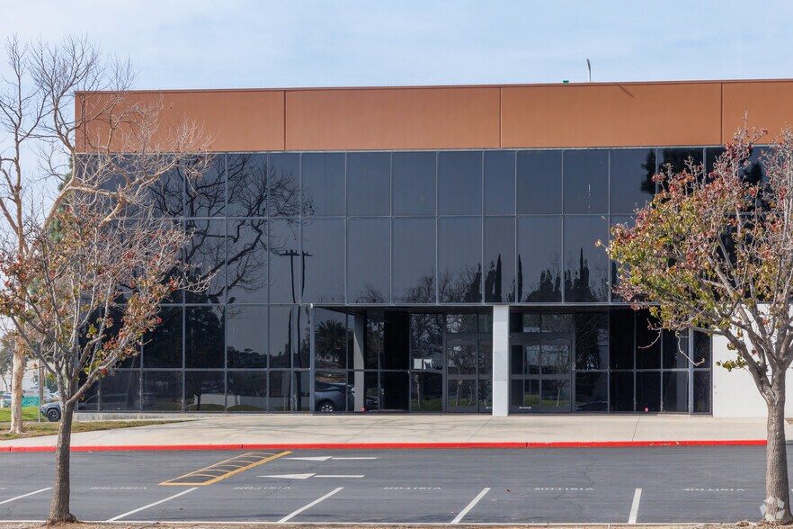 More Photos Of 1660 Scenic Ave, Costa Mesa Warehouse For Lease