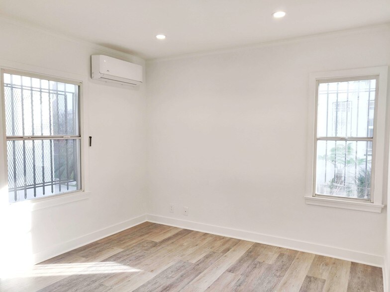 More Photos Of 537 N Orange Dr, Los Angeles Apartments For Sale