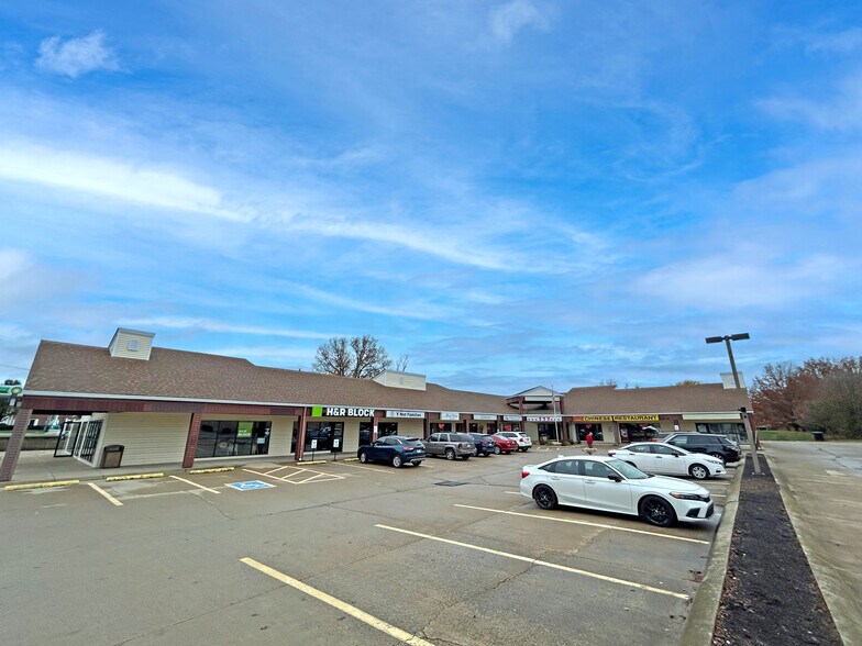 More Photos Of 4620-4686 Liberty Ave, Vermilion Unknown For Lease