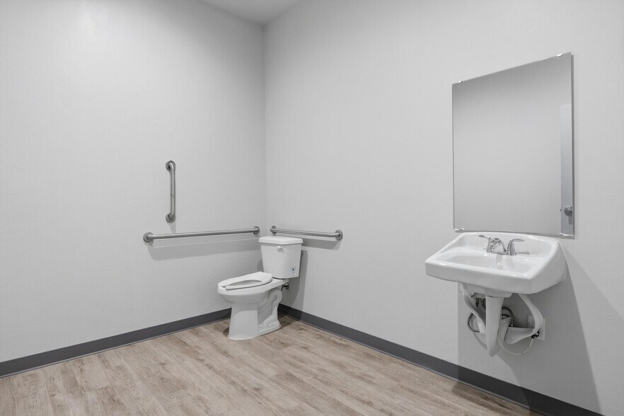 More Photos Of 616 124th St, Oklahoma City Service For Lease