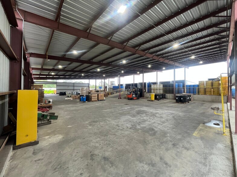 More Photos Of 403 W Brentwood St, Channelview Industrial For Lease