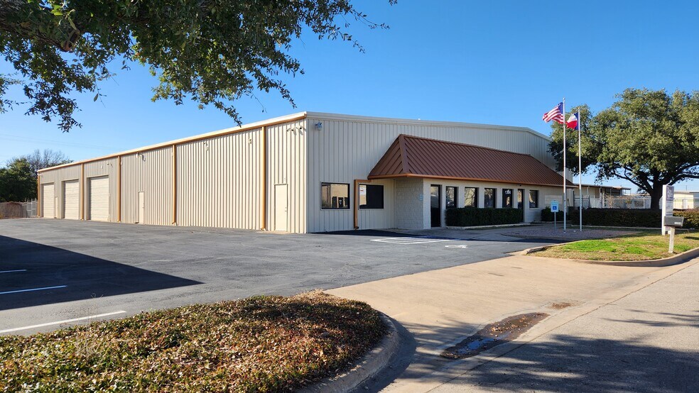 More Photos Of 1304 W Industrial Blvd, Round Rock Light Distribution For Sale