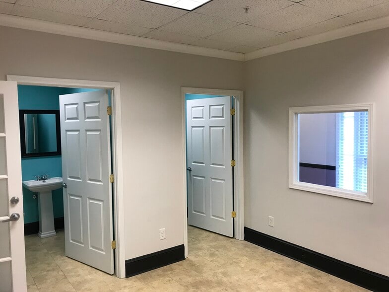 More Photos Of 7961 Hwy 92, Woodstock Medical For Lease