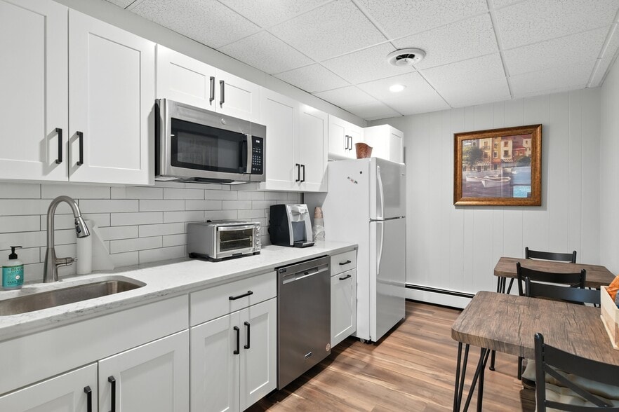 More Photos Of 76-82 Main St, Northampton Office For Lease