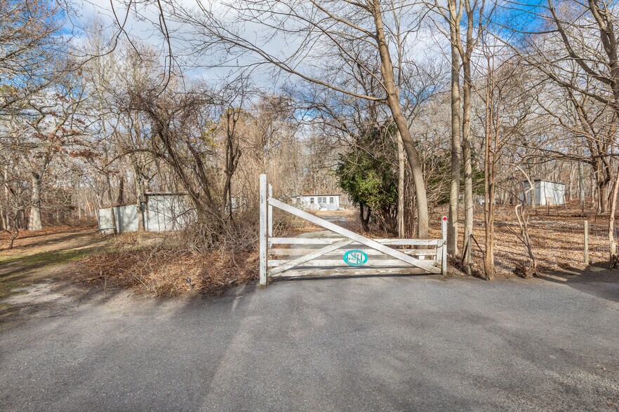 More Photos Of 240 Montauk Hwy, East Hampton Apartments For Sale