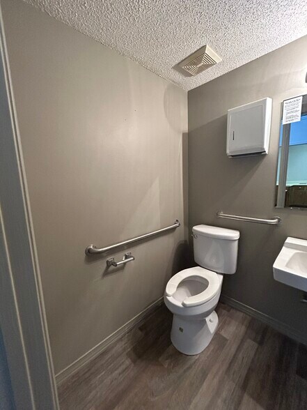 More Photos Of 2400 W Michigan Ave, Pensacola Unknown For Lease