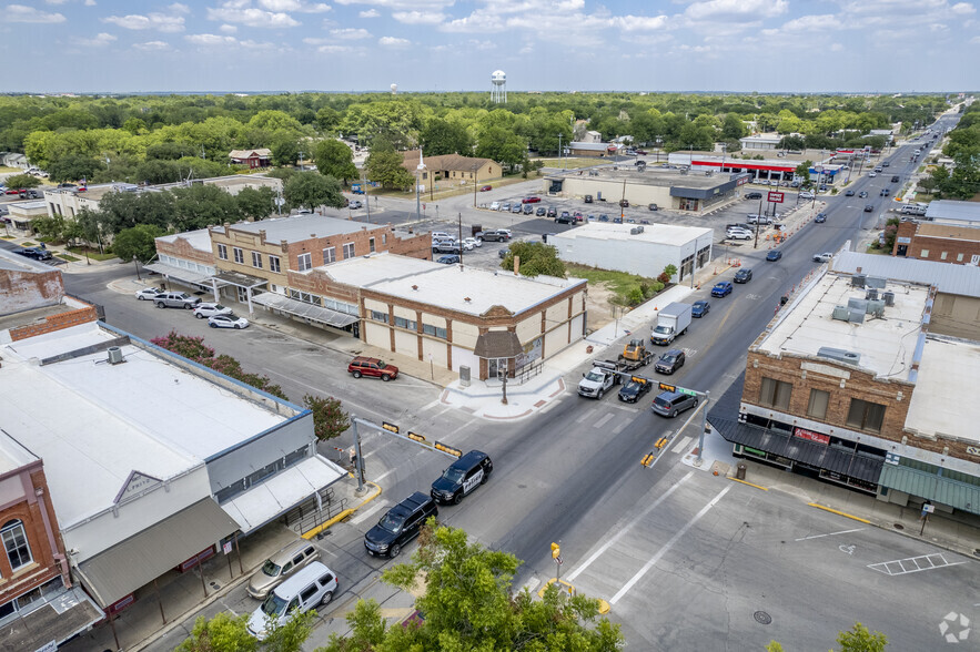 Primary Photo Of 200 E Court St, Seguin Storefront For Sale