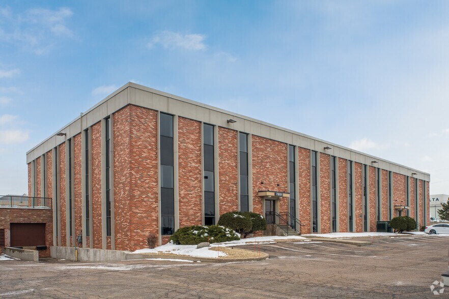 More Photos Of 7801 Metro Pky, Bloomington Medical For Lease