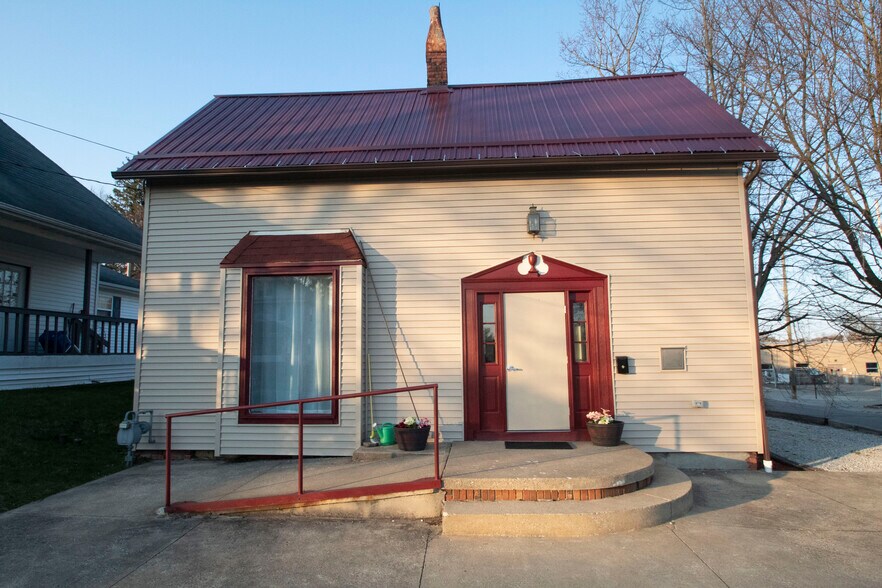 More Photos Of 208 2nd St SW, Carrollton Freestanding For Sale