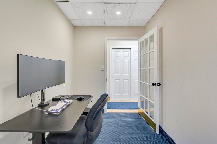 More Photos Of 10525 Braddock Rd, Fairfax Medical For Sale