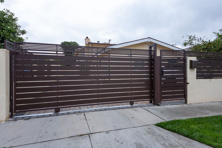 More Photos Of 11315 Tiara St, North Hollywood Apartments For Sale