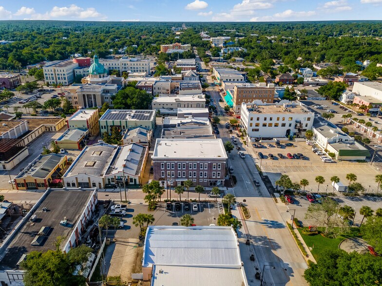 More Photos Of 114 S Woodland Blvd, Deland Storefront For Sale