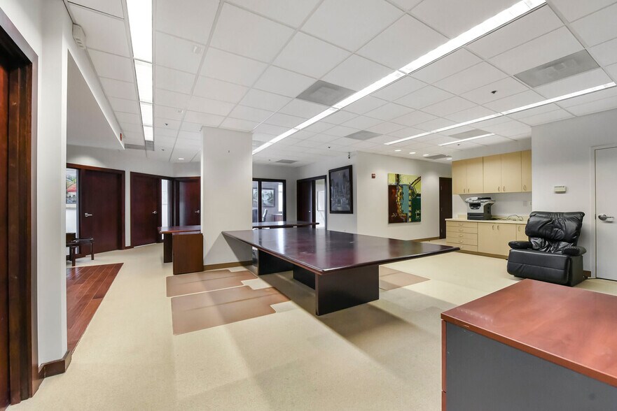 More Photos Of 46175 Westlake Dr, Sterling Medical For Lease