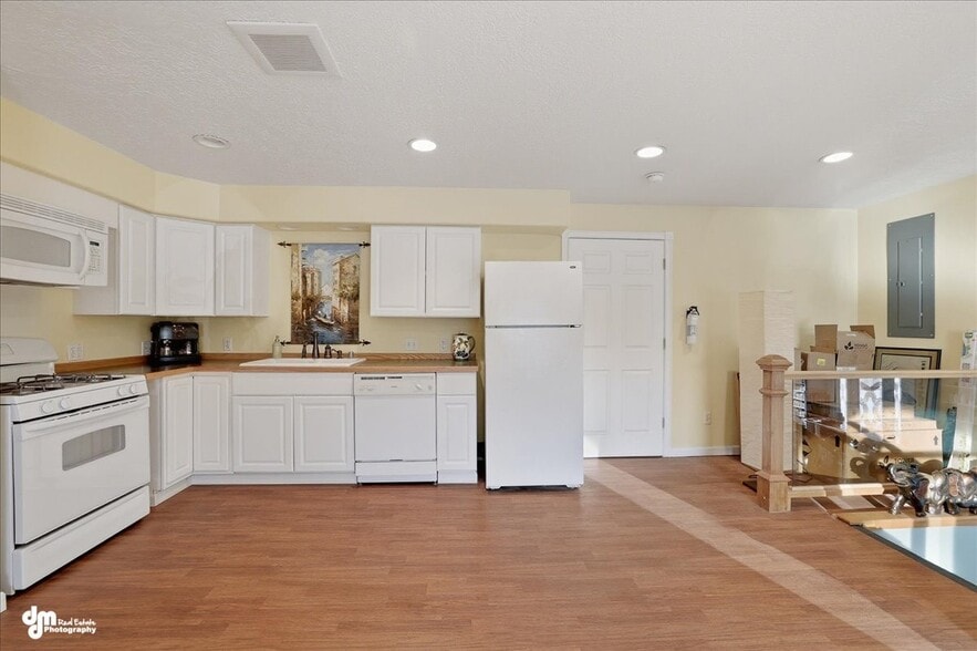 More Photos Of 198 W Marydale Ave, Soldotna Medical For Sale