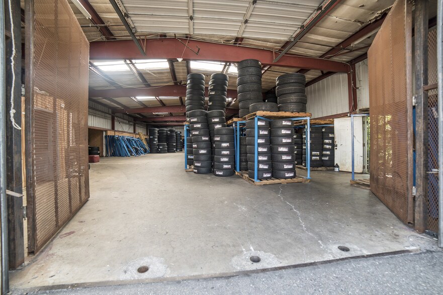 More Photos Of 4214 W Virginia Ave, Tampa Warehouse For Lease