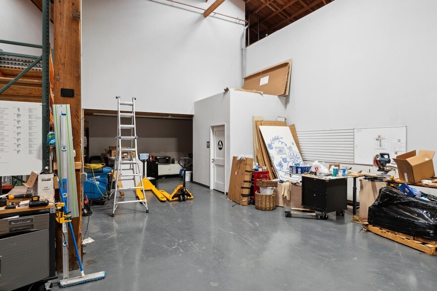 More Photos Of 1000 Calcot Pl, Oakland Warehouse For Lease
