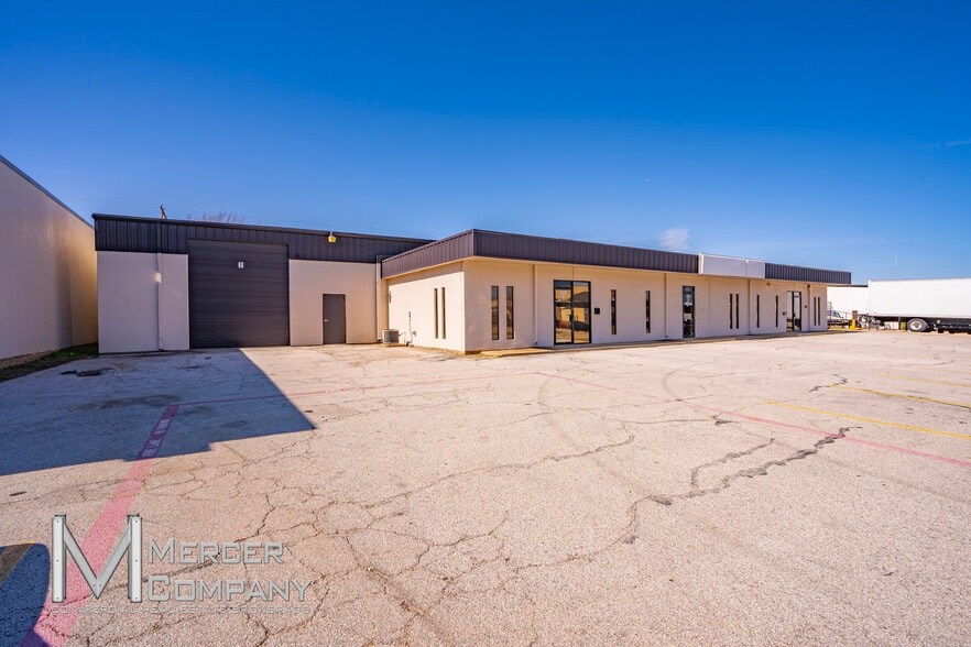 More Photos Of 2232 Michigan Ave, Arlington Flex For Lease