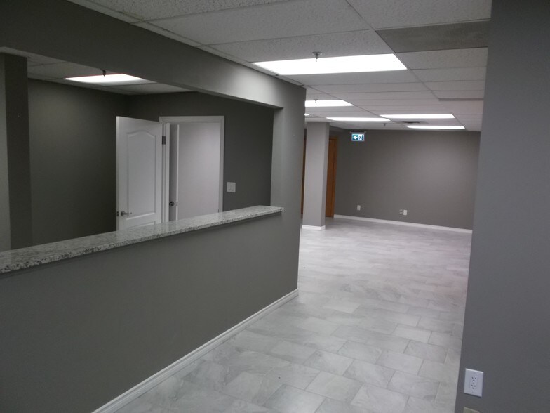 More Photos Of 735 Wonderland Rd N, London Freestanding For Lease