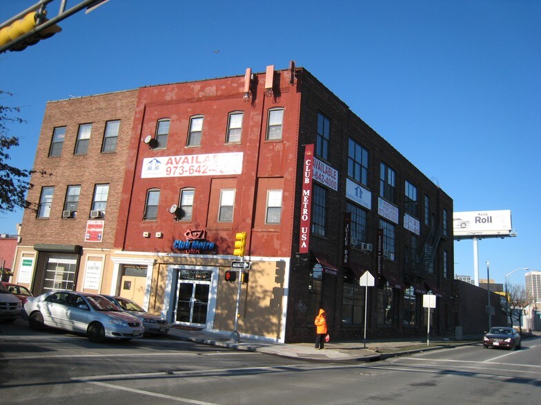 More Photos Of 18 Oliver St, Newark Office For Lease