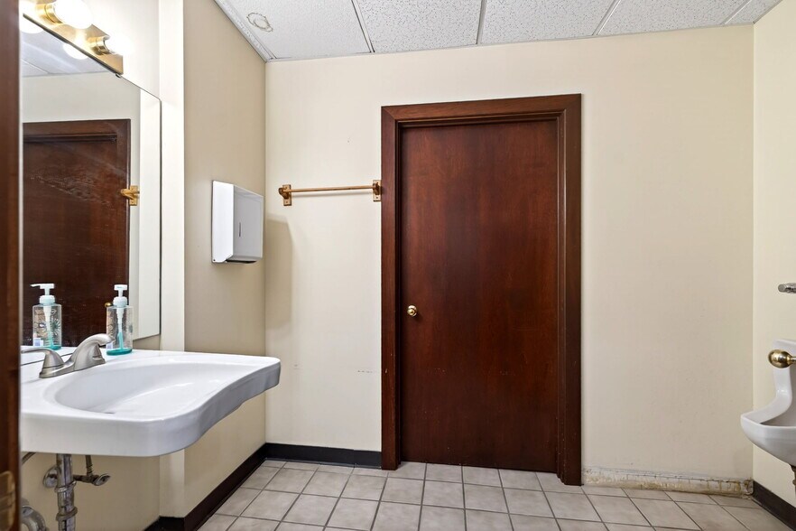 More Photos Of 6718 Loop Rd, Dayton Loft Creative Space For Sale