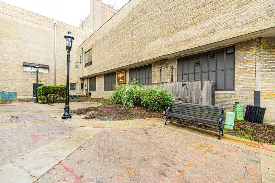 More Photos Of 1-11 S Prospect Ave, Park Ridge Restaurant For Lease