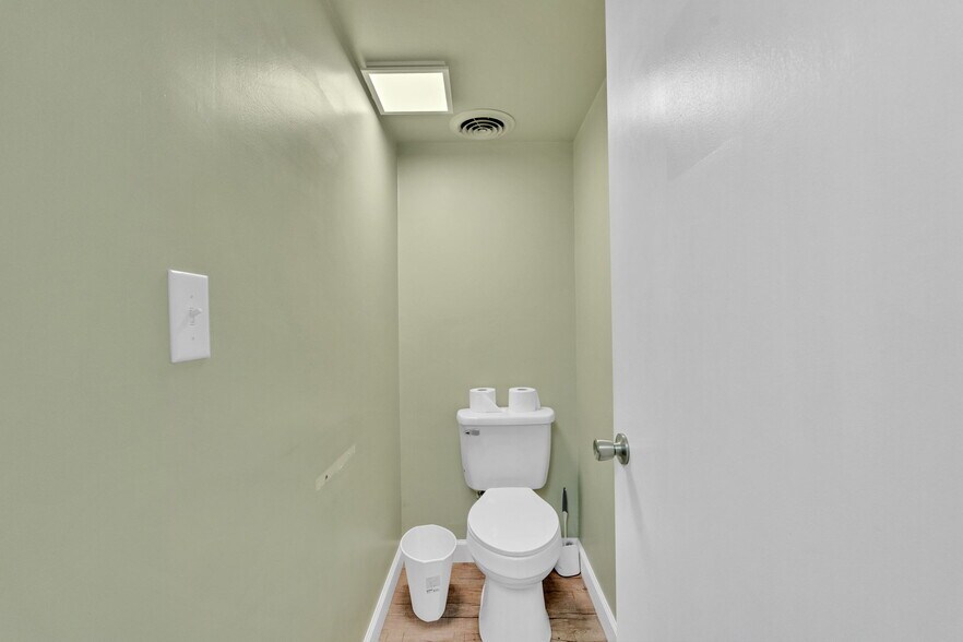 More Photos Of 401 Elm St, Johnson City Freestanding For Sale