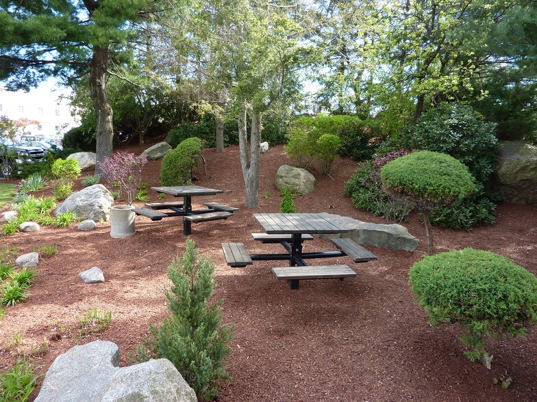 More Photos Of 400 W Cummings Park, Woburn Office For Lease