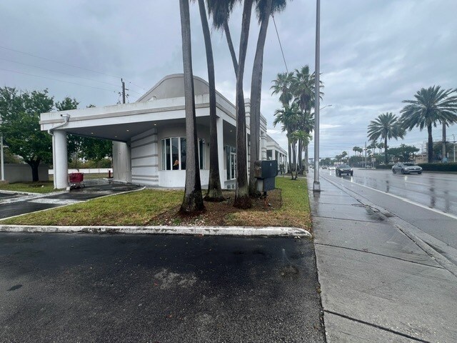 More Photos Of 13750 Biscayne Blvd, North Miami Beach Unknown For Lease