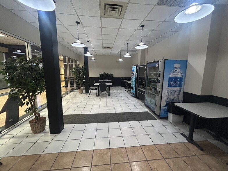 More Photos Of 90 W Chestnut St, Washington Office For Sale