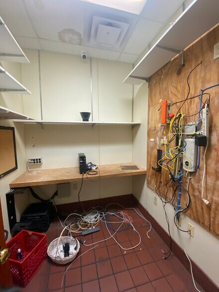 More Photos Of 3504 Highway 365, Nederland General Retail For Lease