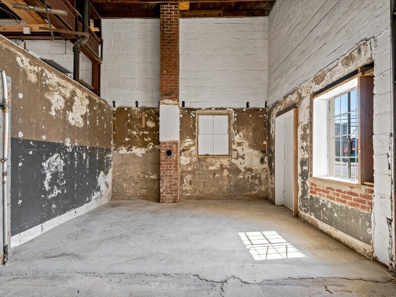 More Photos Of 13 Central Ave, Weaverville Freestanding For Lease