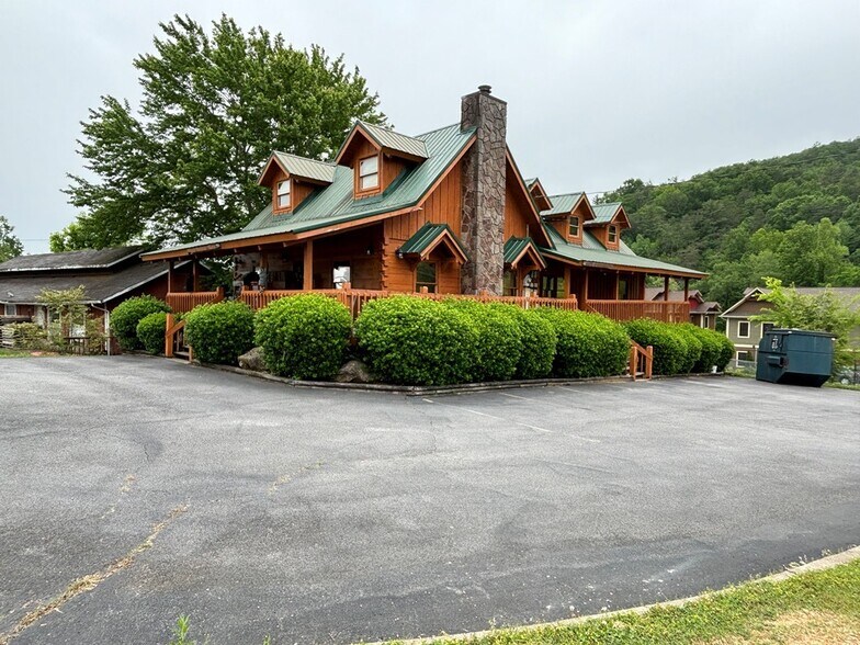 More Photos Of 739 Wears Valley Rd, Sevierville Office For Sale