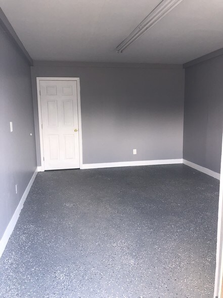 More Photos Of 6008 W 34th St, Houston Warehouse For Lease