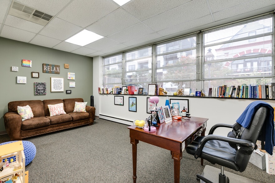 More Photos Of 2025 E Main St, Richmond Office For Lease