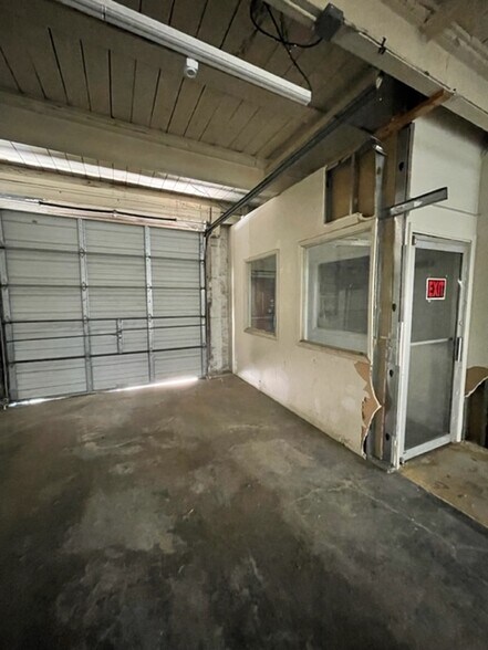 More Photos Of 4100-4112 Aquarium Pl, Baltimore Light Manufacturing For Lease