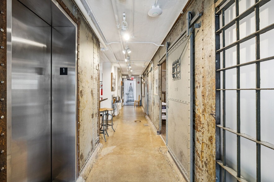 More Photos Of 112 Bridge St, Franklin Office For Sale