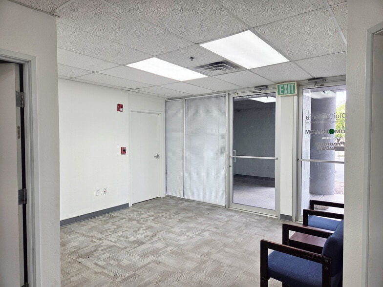 More Photos Of 1929 W Lone Cactus Dr, Phoenix Light Distribution For Sale