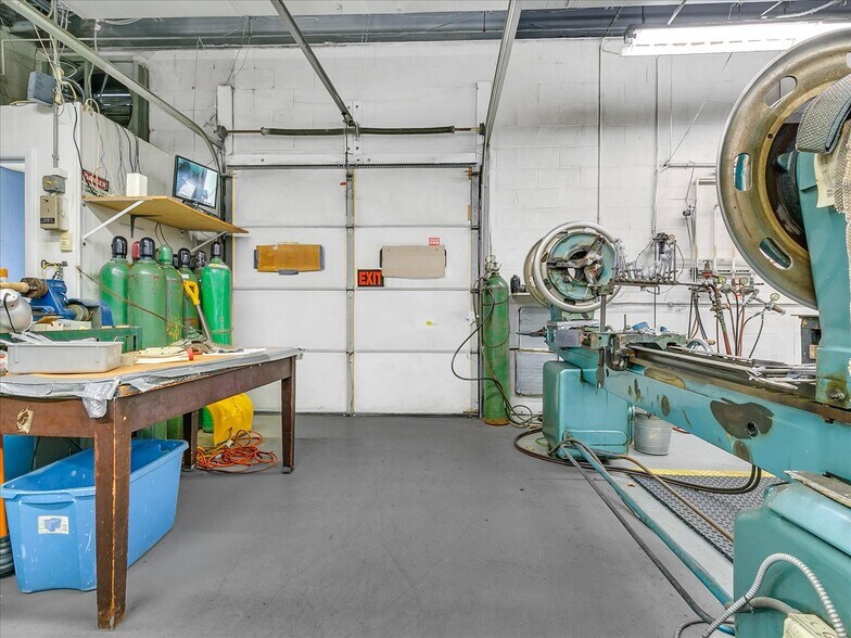 More Photos Of 33 Rumford Ave, Waltham Manufacturing For Lease