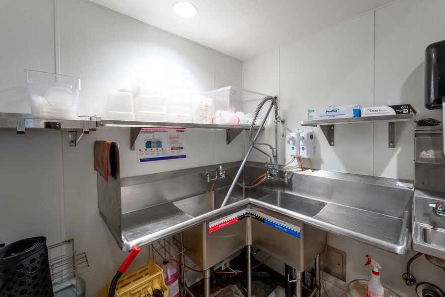 More Photos Of 3020 University Ave, San Diego Restaurant For Lease