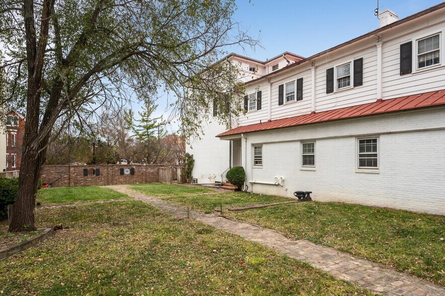 More Photos Of 230 W Boscawen St, Winchester Office Residential For Sale