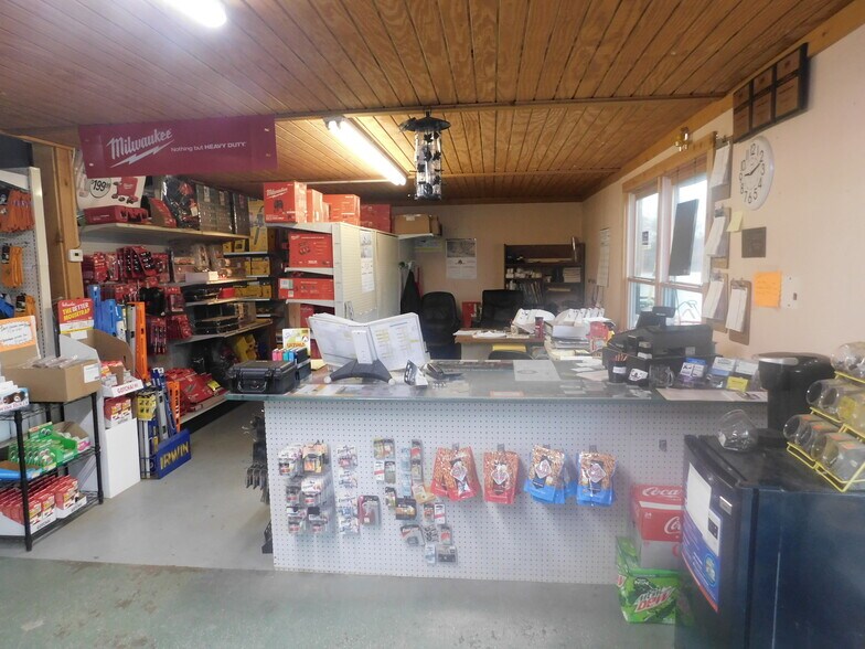 More Photos Of 2086 E US Highway 36, Rockville Convenience Store For Sale