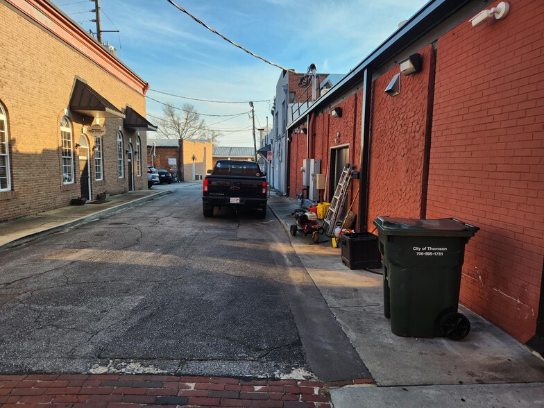 More Photos Of 122 Main St, Thomson General Retail For Sale