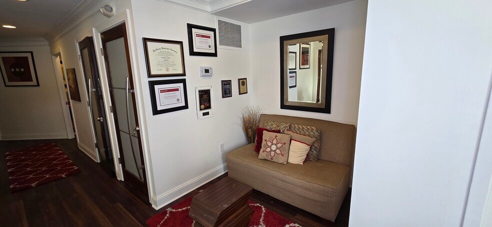 More Photos Of 7201-7211 Hanover Pky, Greenbelt Office Residential For Lease