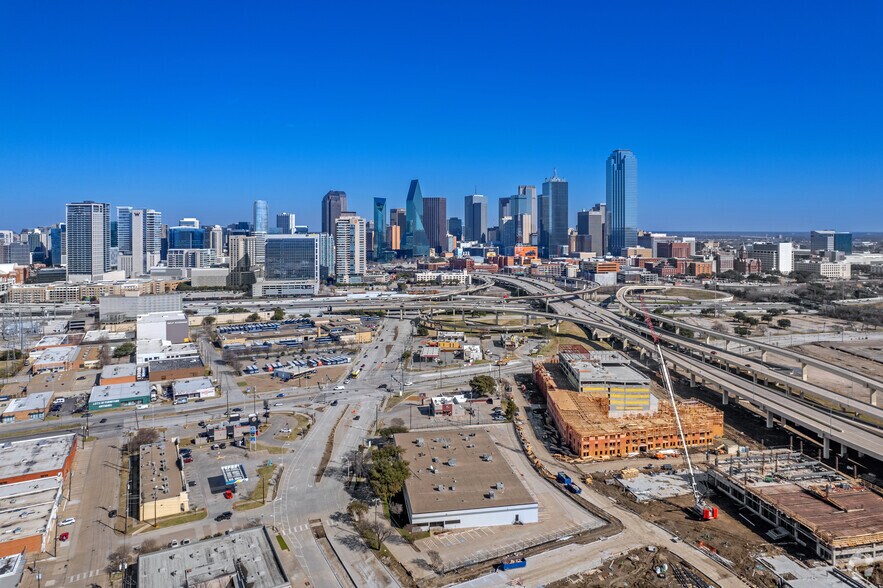 More Photos Of 152-160 Continental Ave, Dallas General Retail For Sale