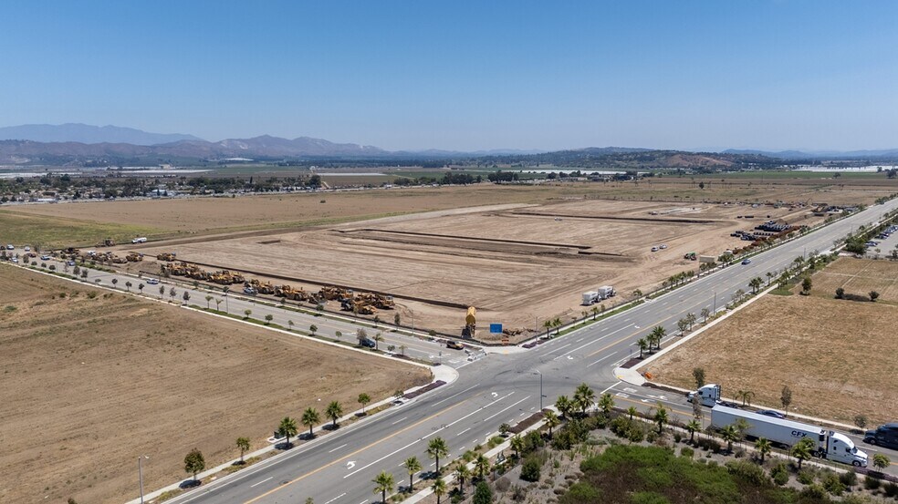 More Photos Of 101 Logistics Ctr, Oxnard Unknown For Lease