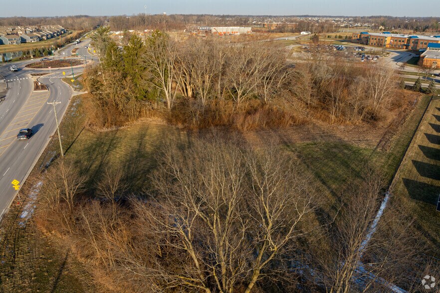 More Photos Of 15836 Southeastern Pky, Fishers Land For Lease