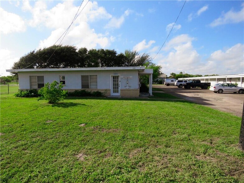 More Photos Of 1330 S Commercial St, Aransas Pass Hotel For Sale