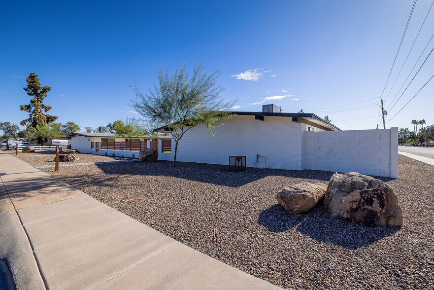 More Photos Of 6043-6049 W Laurie Ln, Glendale Apartments For Sale