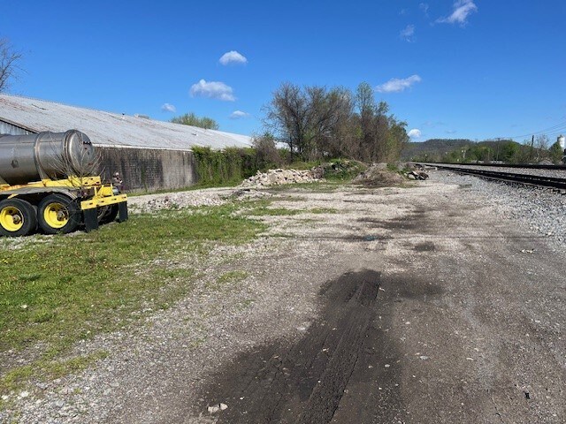 More Photos Of 211 Swans Ln, Saint Albans Industrial For Sale