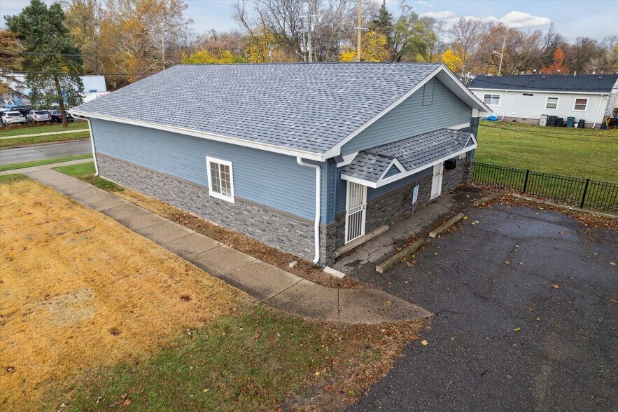 More Photos Of 22610 Rosewood St, Oak Park Office Residential For Sale